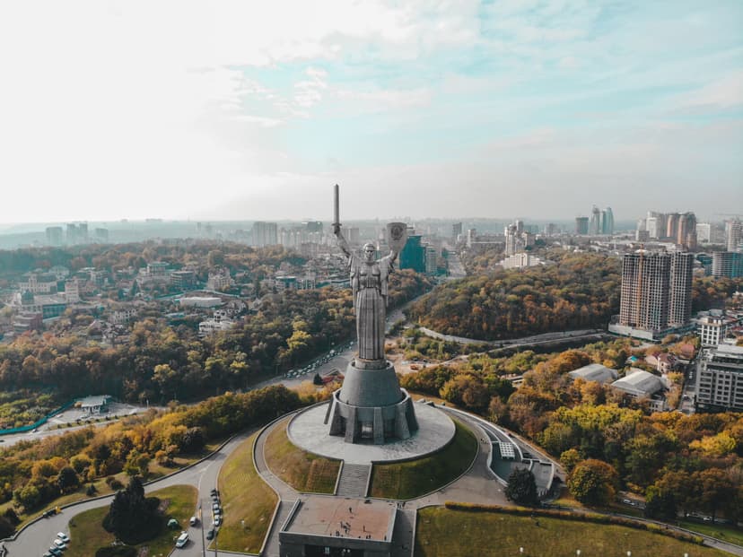 Hiring in Ukraine: Minimum Wage and Employment Guide